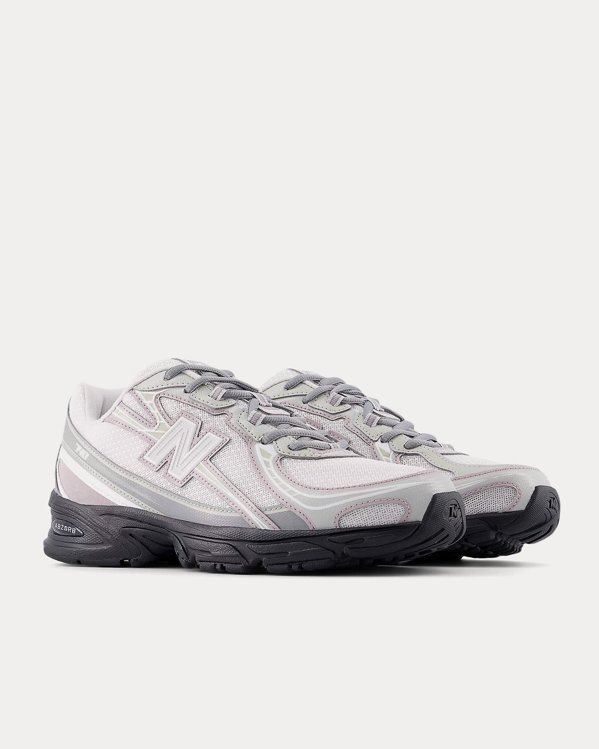 740 Silver Metallic / Raincloud Low Top Sneakers