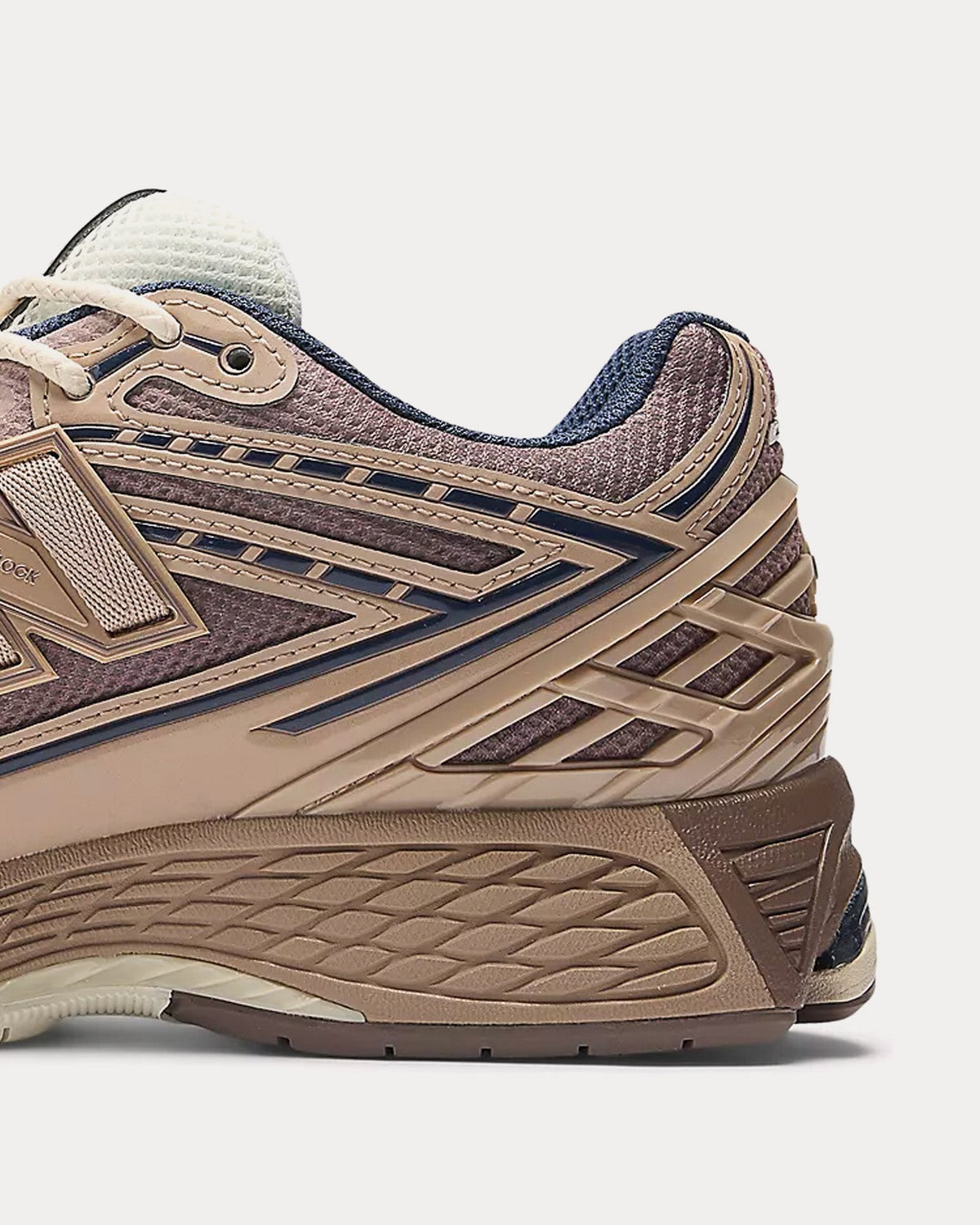 1906r Earth Shadow / Flat Taupe / Bisque Low Top Sneakers