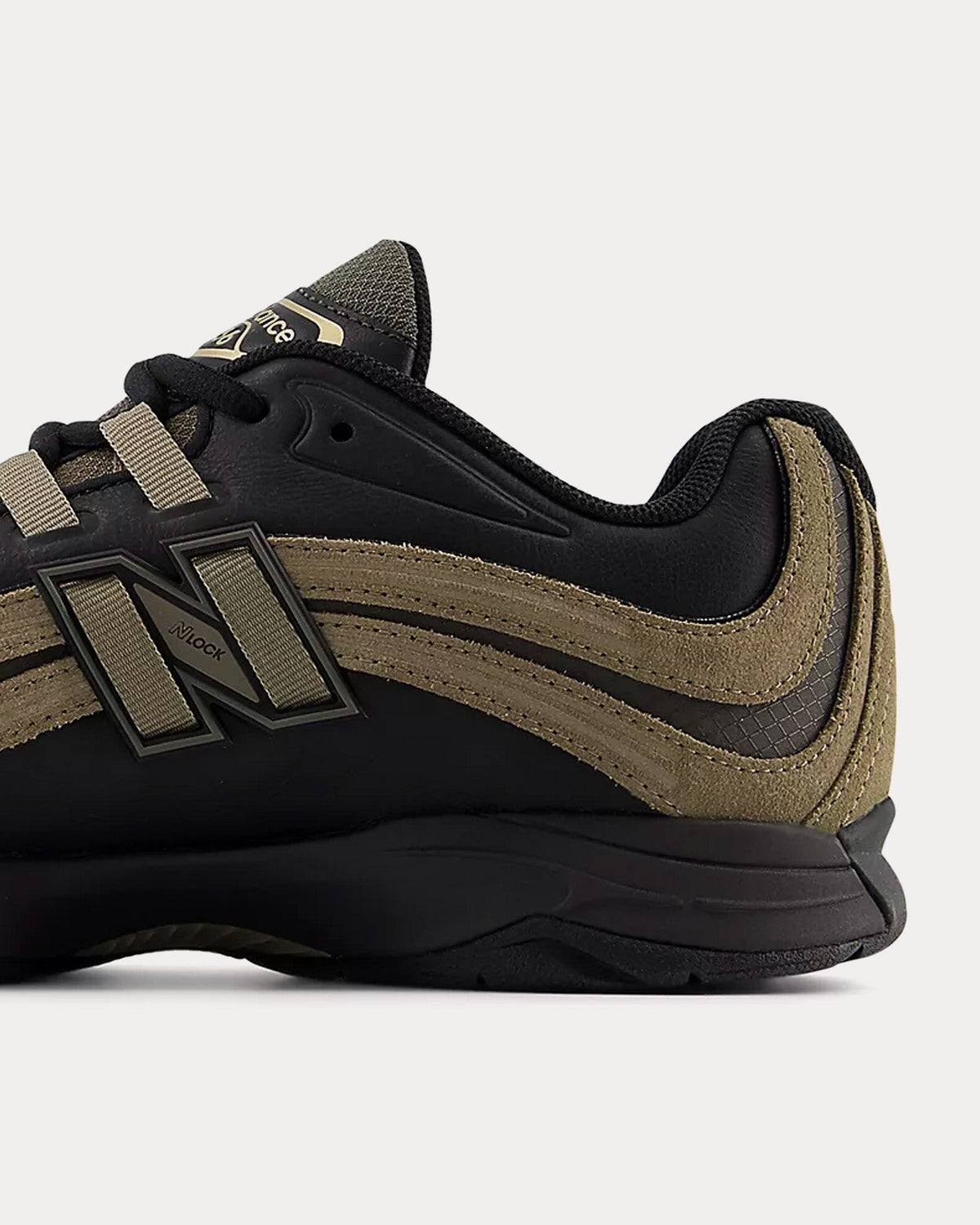 RC56 Black / Thunder Brown Low Top Sneakers