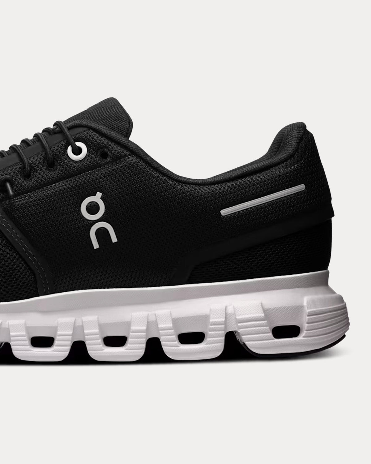 Cloud 6 Black / White Low Top Sneakers