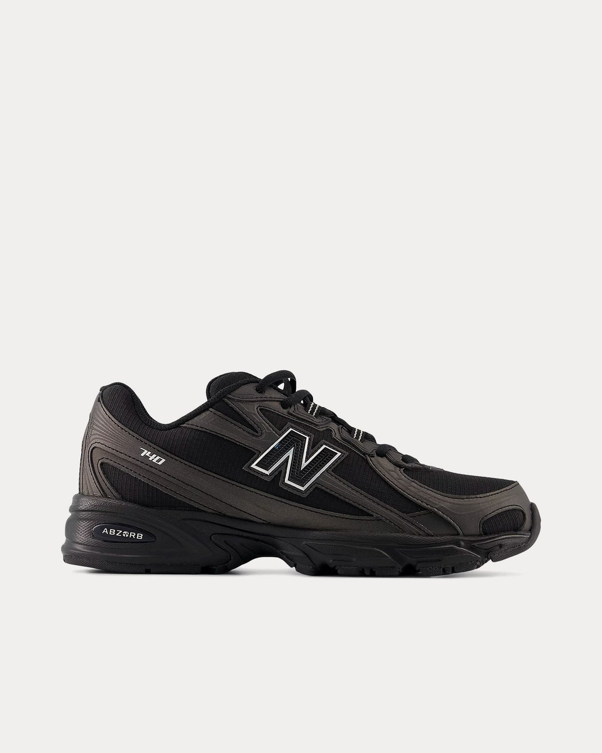 740 Black / Silver Metallic Low Top Sneakers
