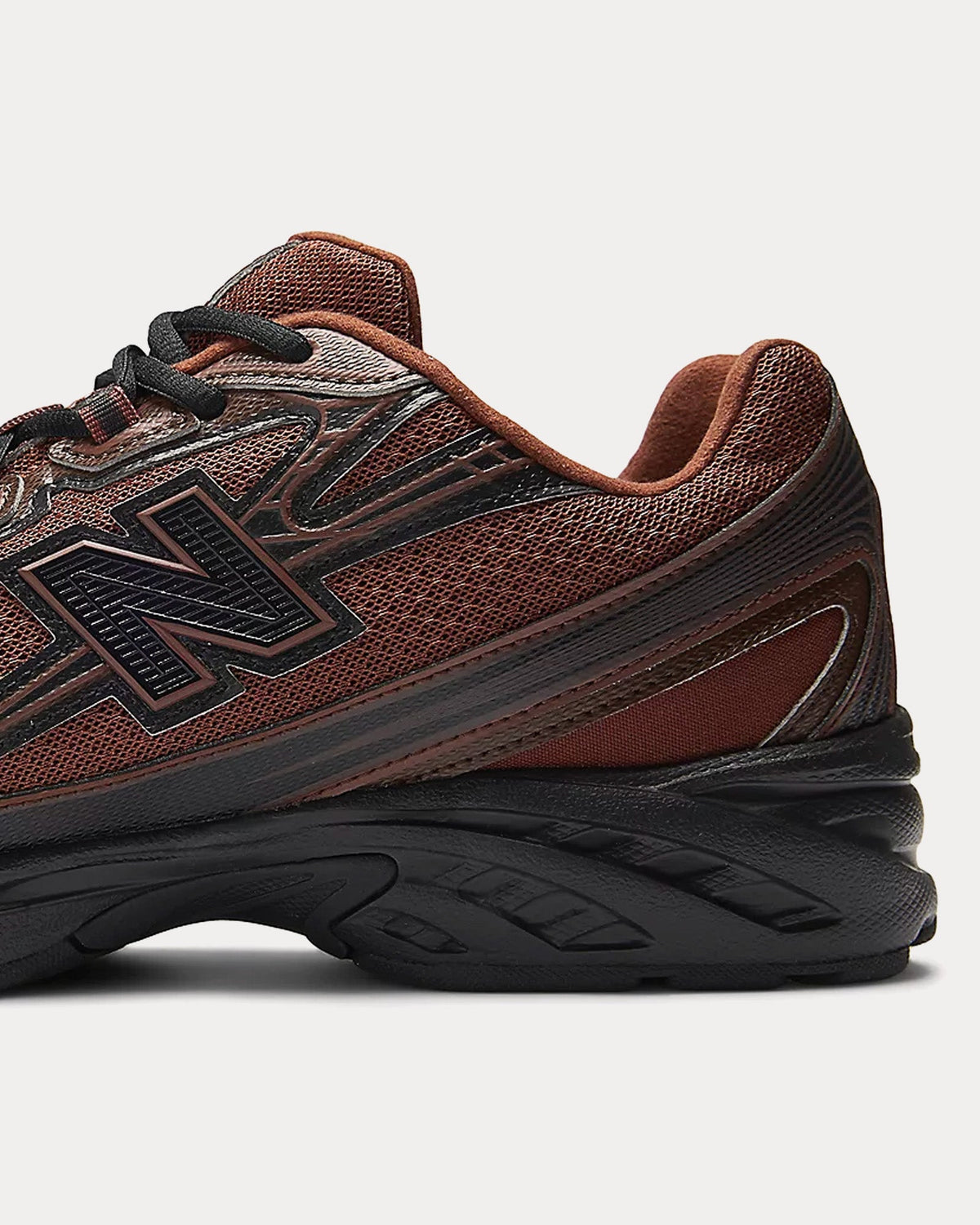 740 Relic Brown / Pumpernickel Low Top Sneakers