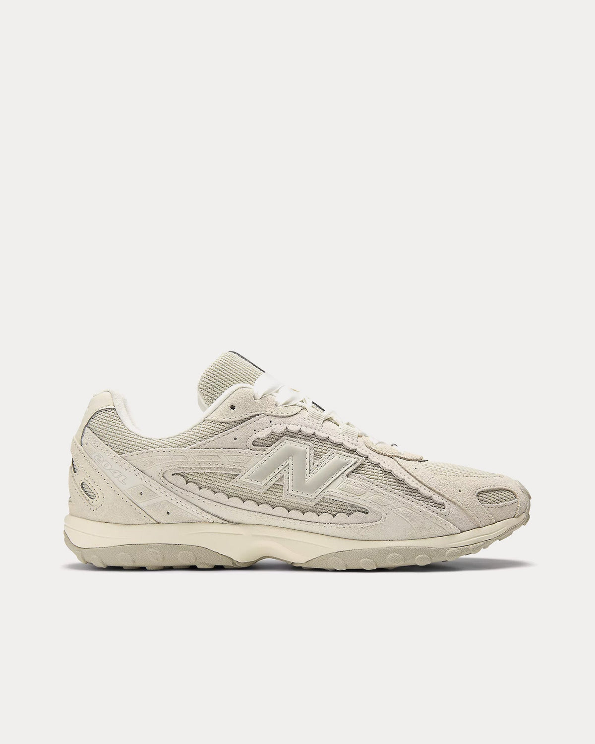 204L Sea Salt / Linen Low Top Sneakers