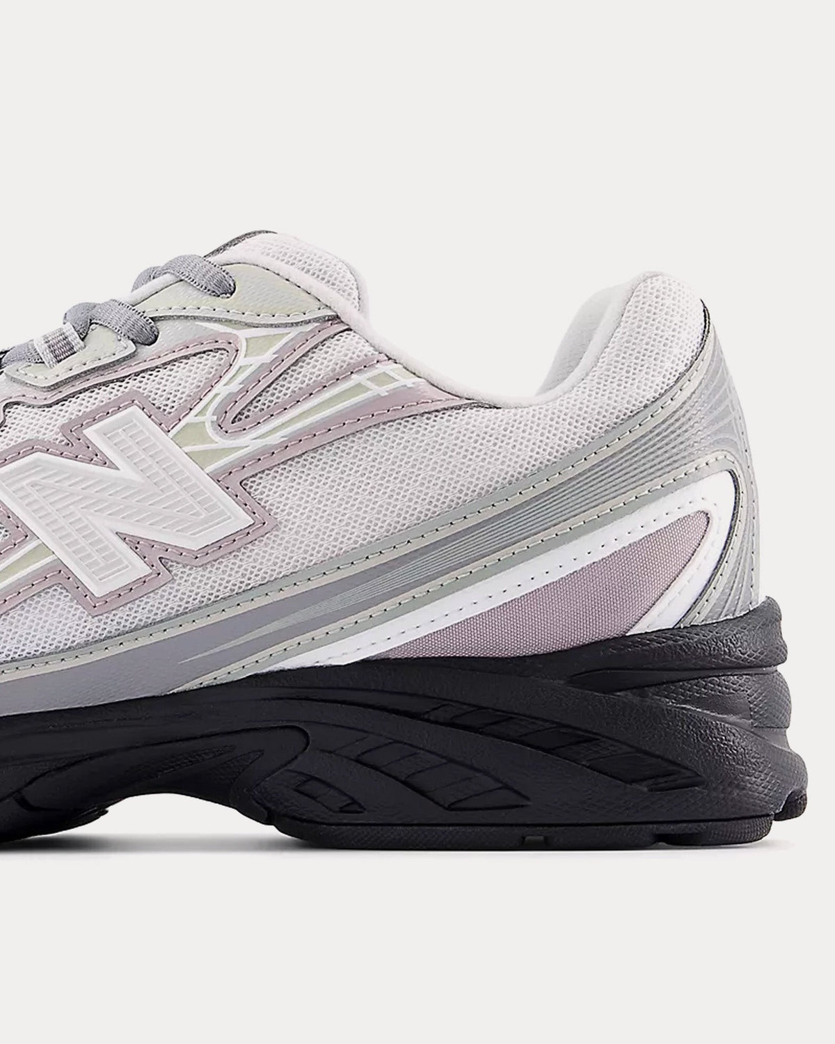 740 Silver Metallic / Raincloud Low Top Sneakers