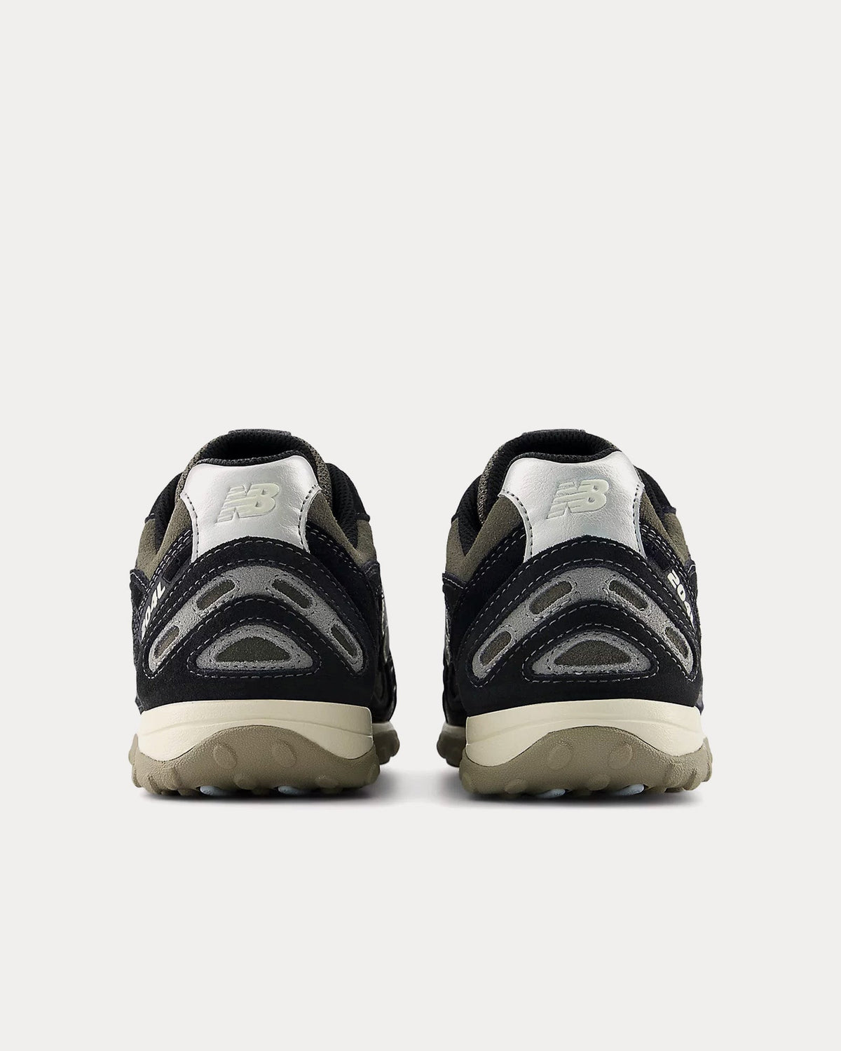 204L Black / Magnet Low Top Sneakers