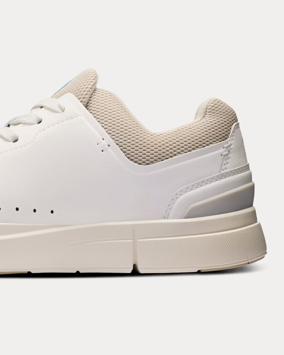 The Roger Advantage White / Sand Low Top Sneakers