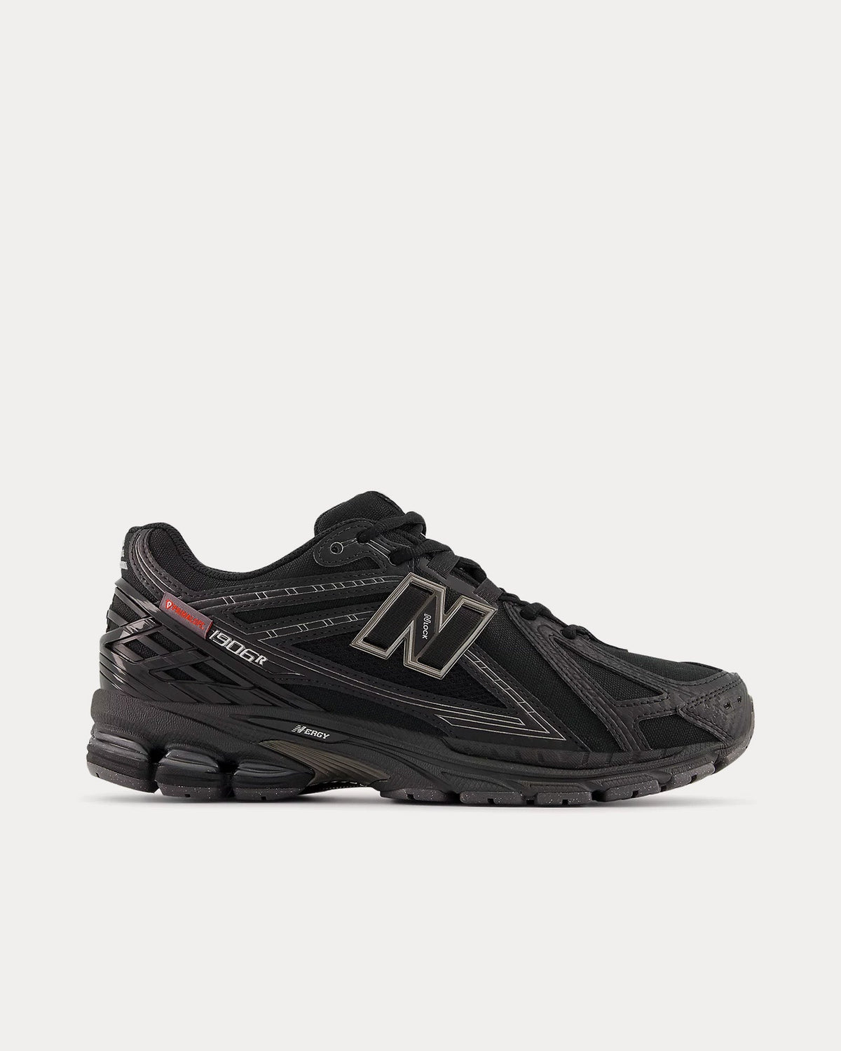 1906r Black / Silver Metallic Low Top Sneakers