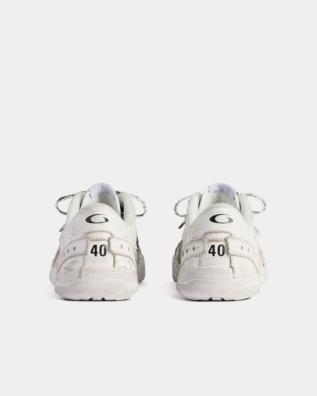 Hamptons Worn-Out White Low Top Sneakers