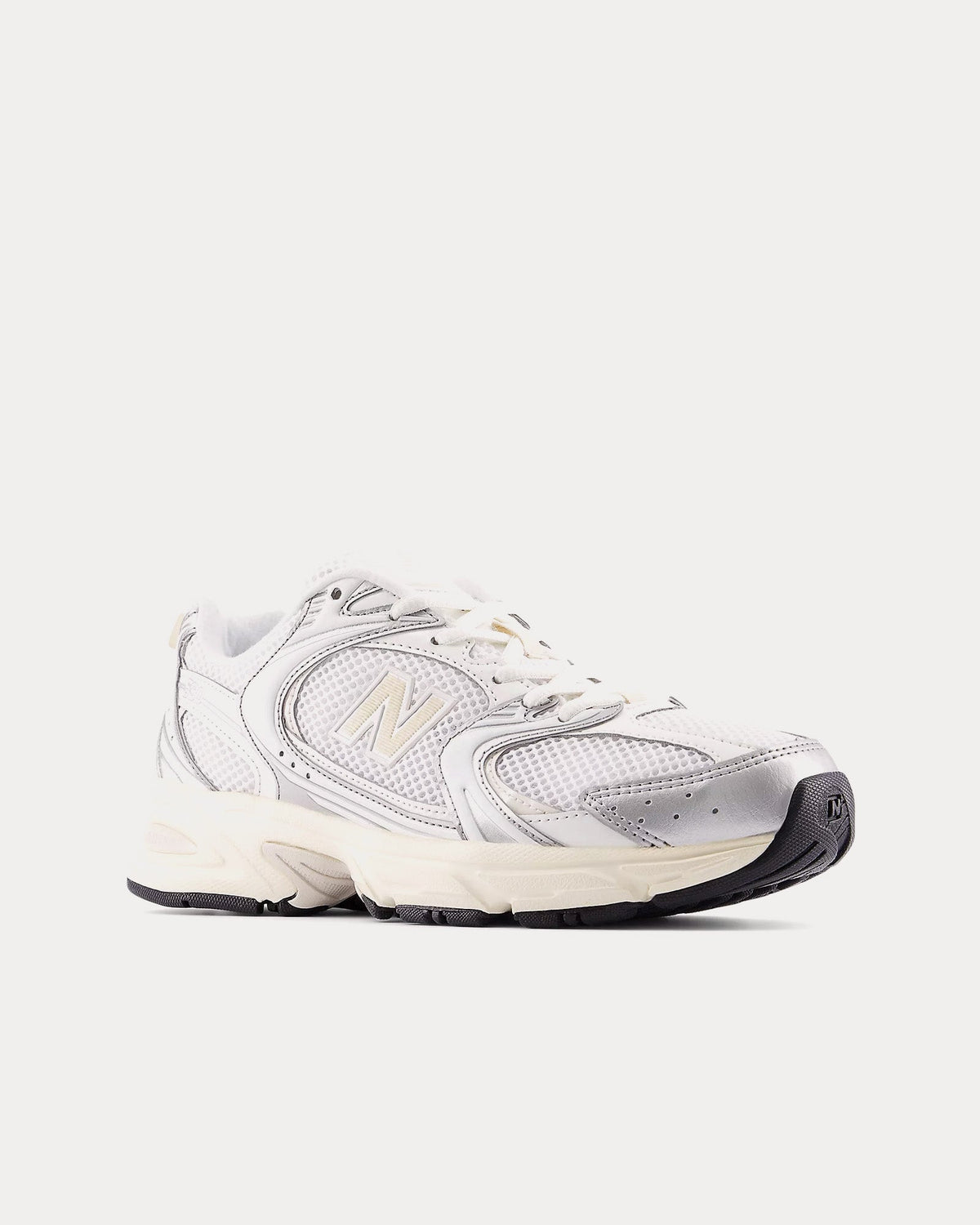 530 Silver Metallic / Linen Low Top Sneakers