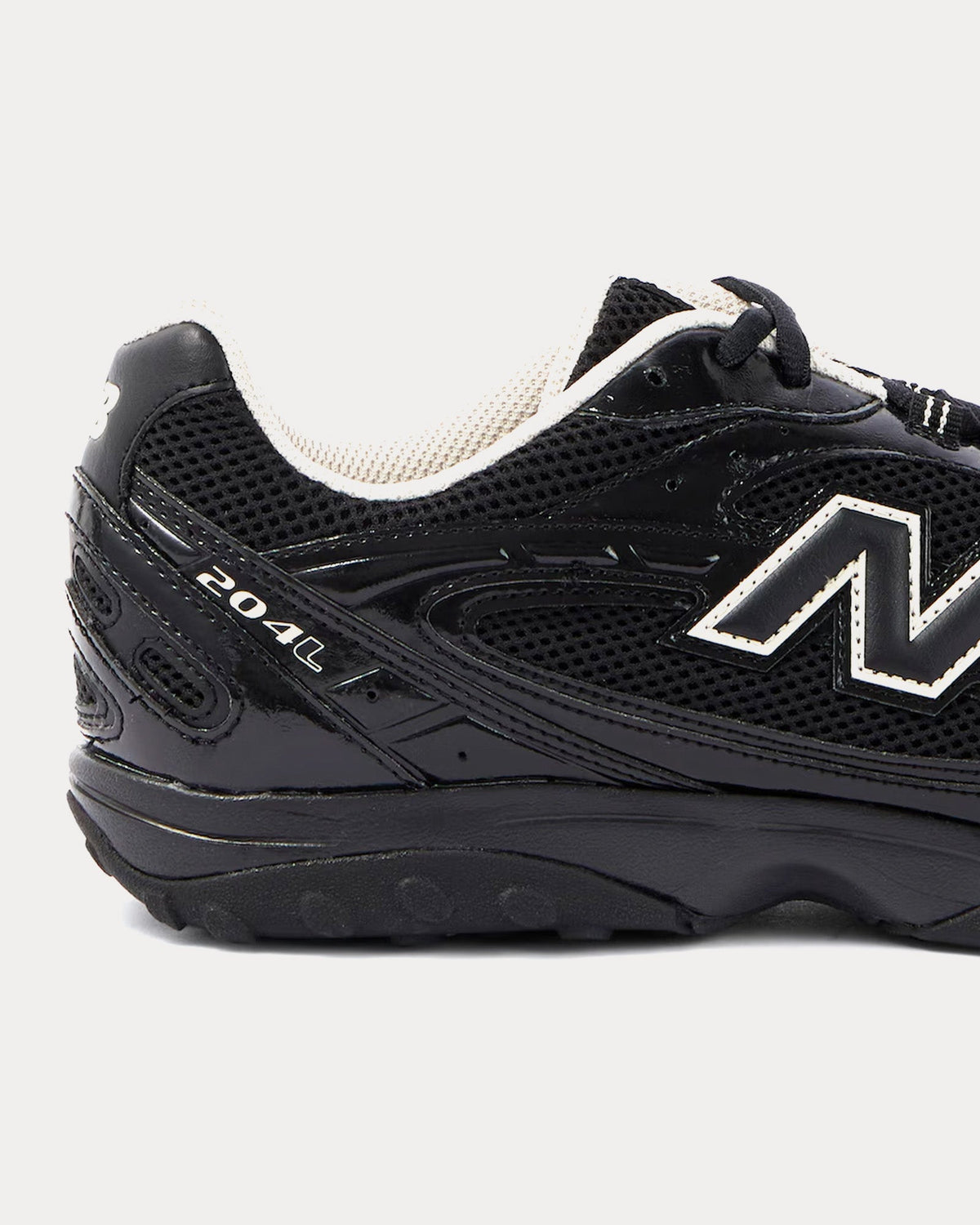 204L Black / Timberwolf Low Top Sneakers