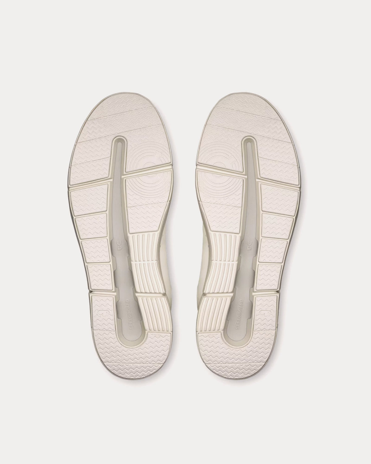 The Roger Advantage Ivory / Pink Low Top Sneakers