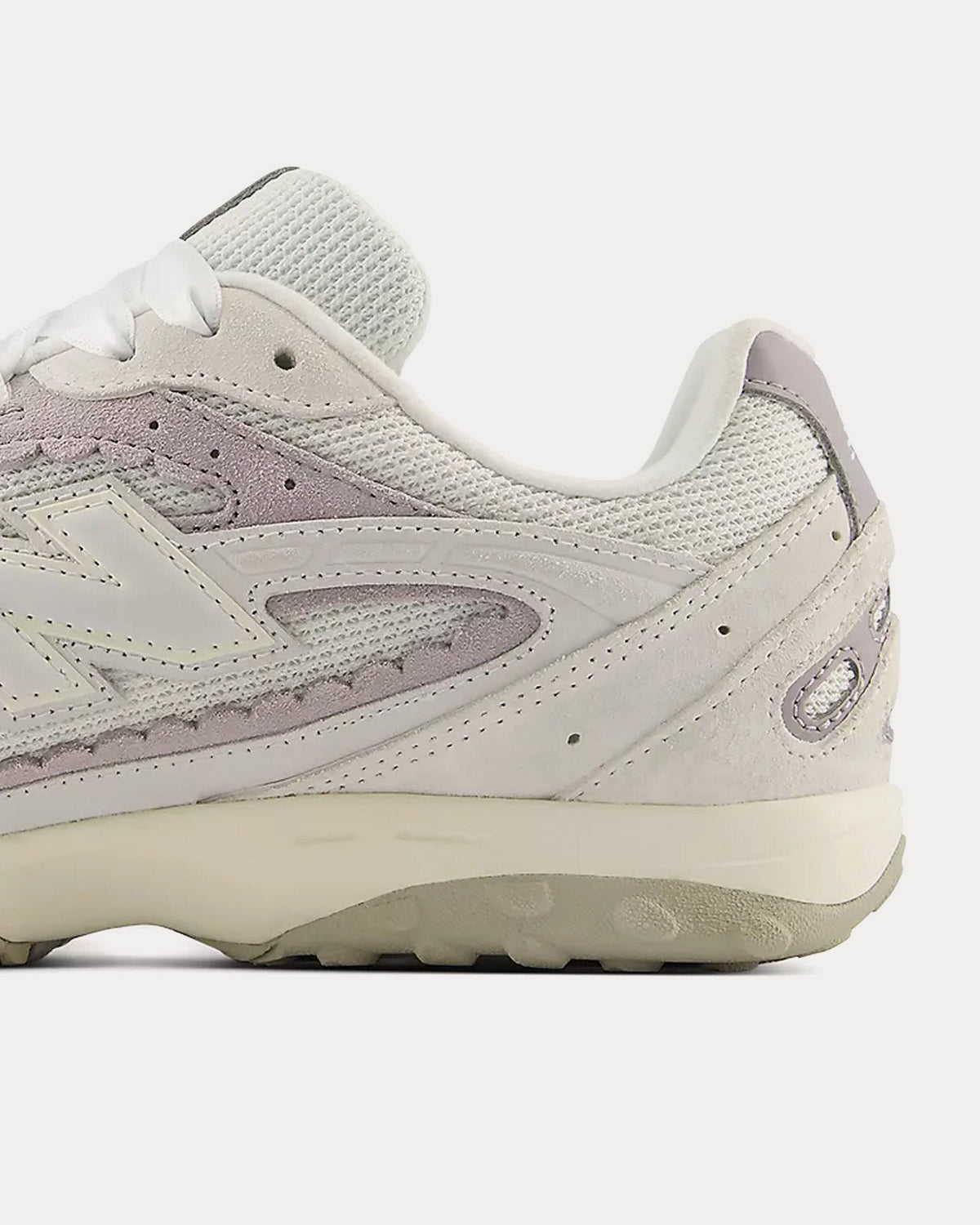 204L Reflection / Truffle Salt Low Top Sneakers