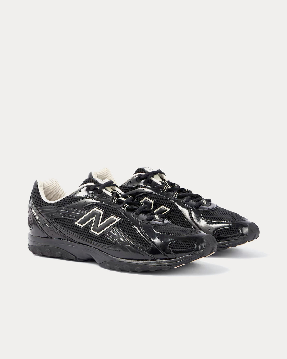204L Black / Timberwolf Low Top Sneakers