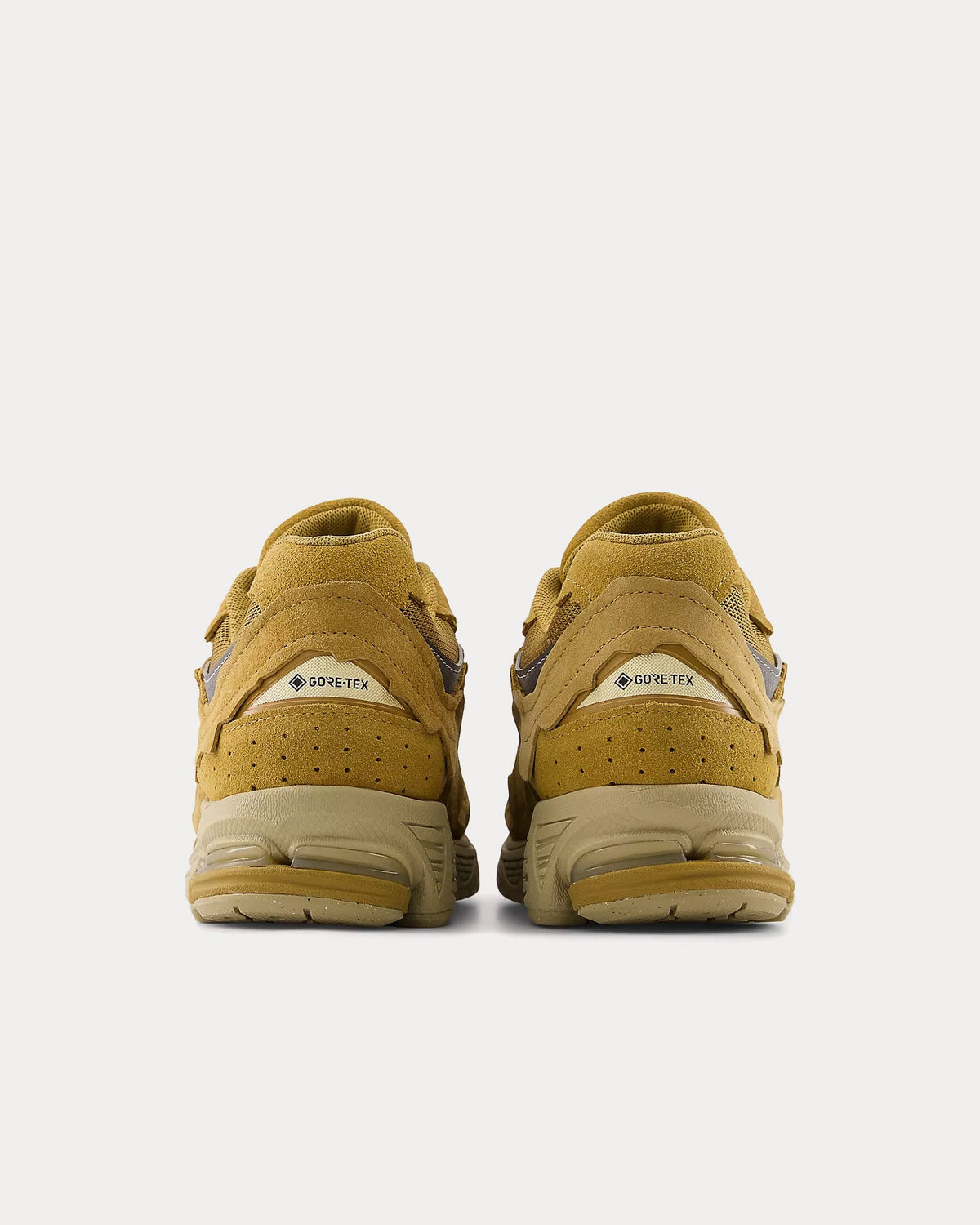 2002r Gore-Tex Stucco / Castlerock Low Top Sneakers