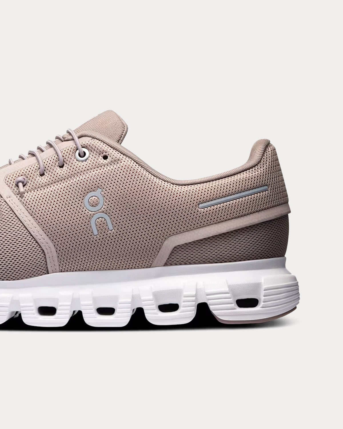 Cloud 6 Fog / White Running Shoes
