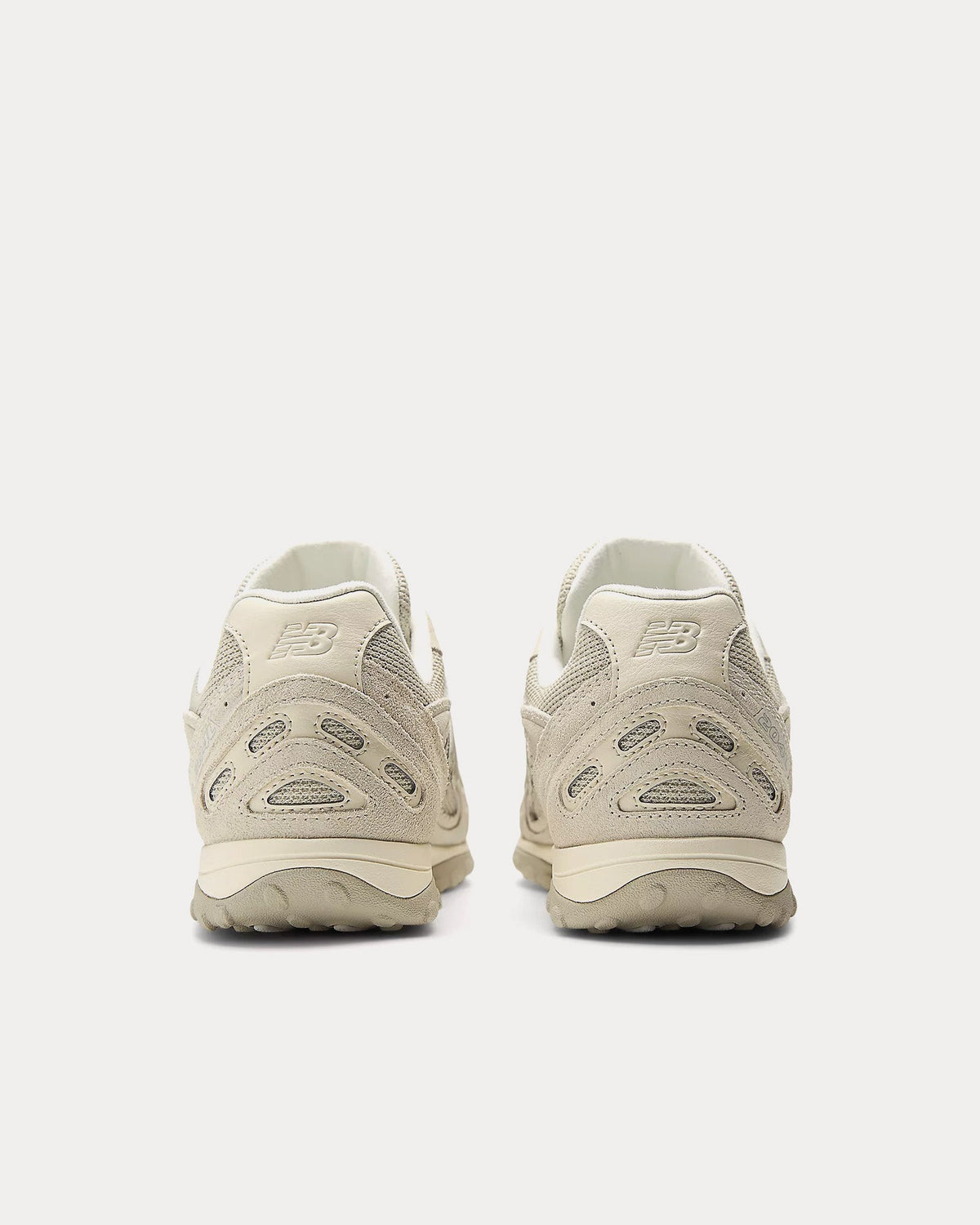 204L Sea Salt / Linen Low Top Sneakers