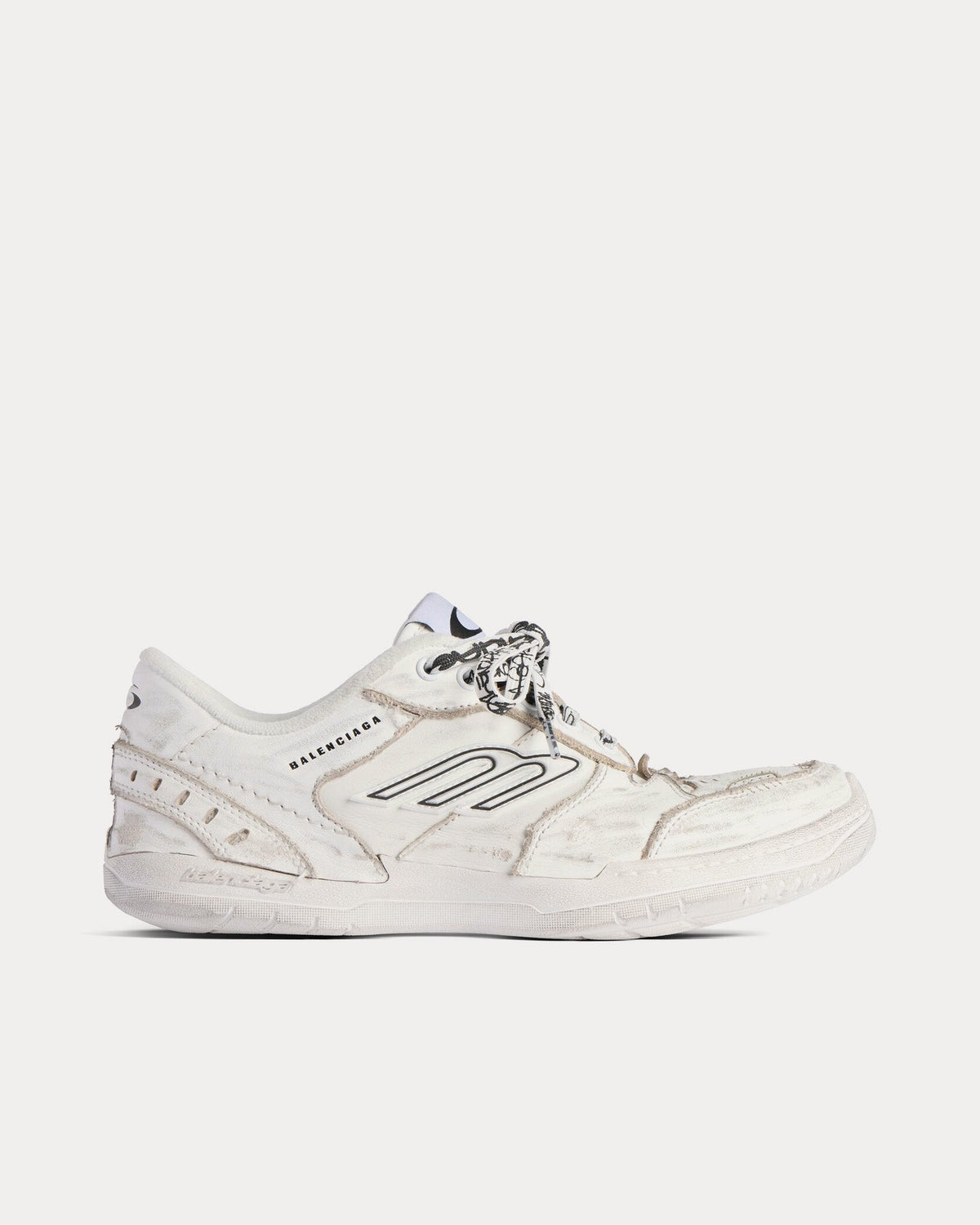 Hamptons Worn-Out White Low Top Sneakers