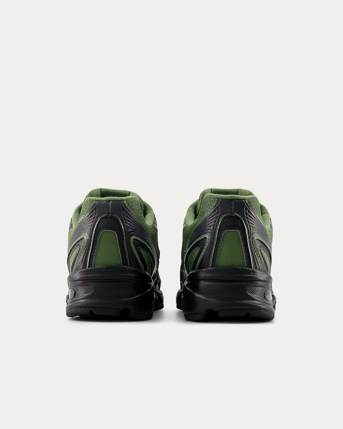 740 Utility Green / Black Low Top Sneakers
