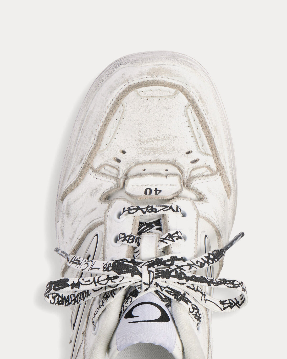 Hamptons Worn-Out White Low Top Sneakers