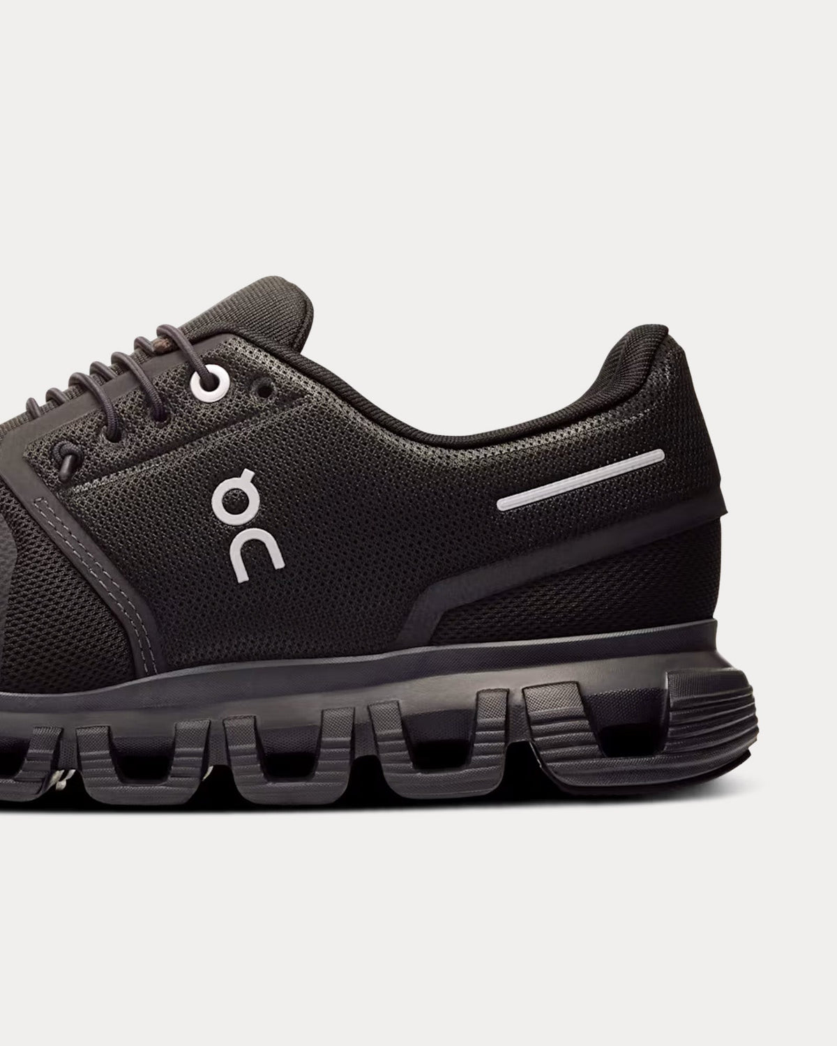 Cloud 6 Black / Black Running Shoes