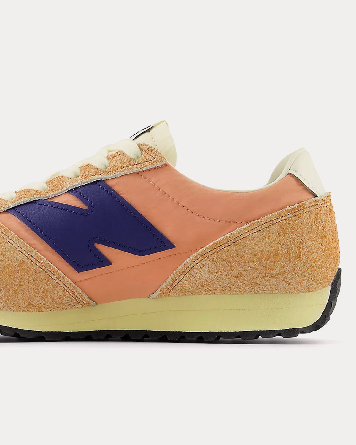 471 Peach Nectar / Blue Oyster Low Top Sneakers