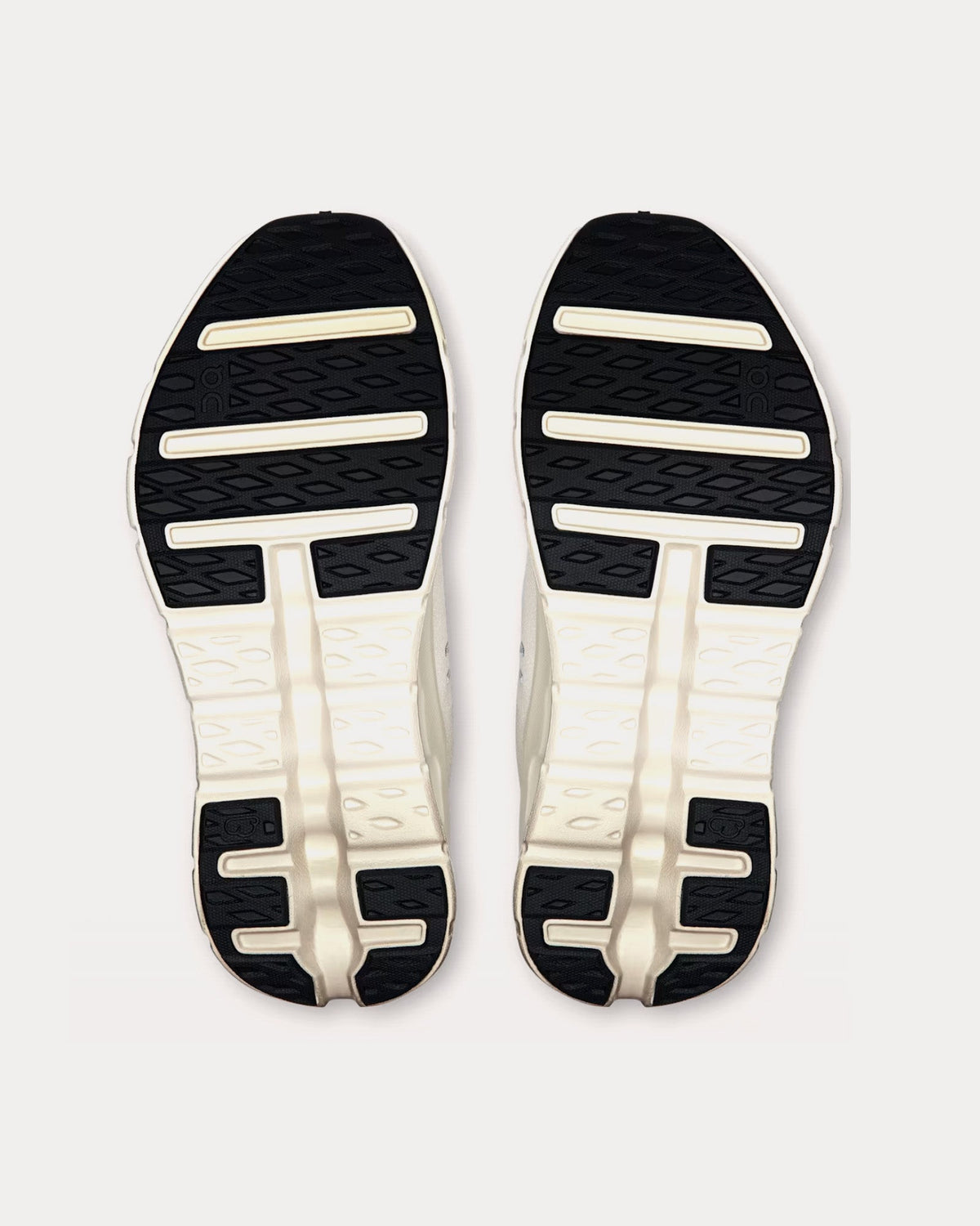 Cloudtilt Pearl / Ice Low Top Sneakers