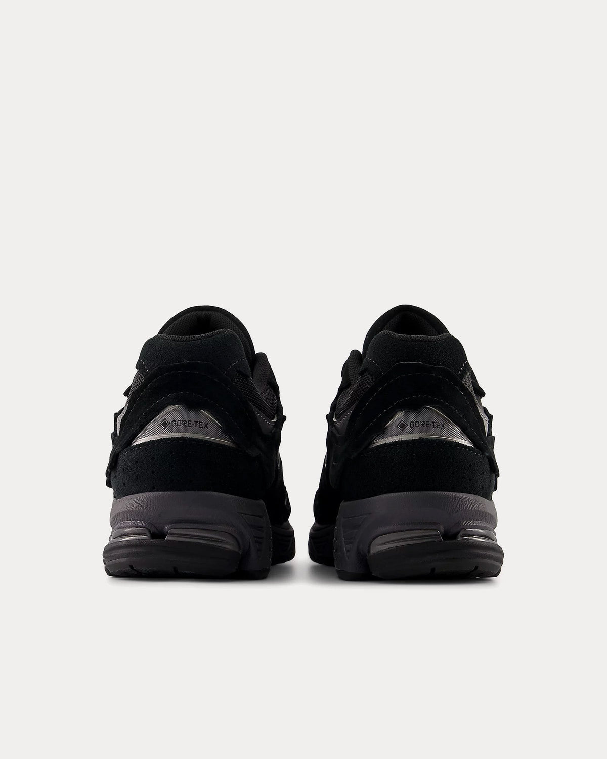 2002r Gore-Tex Black / Magnet Low Top Sneakers