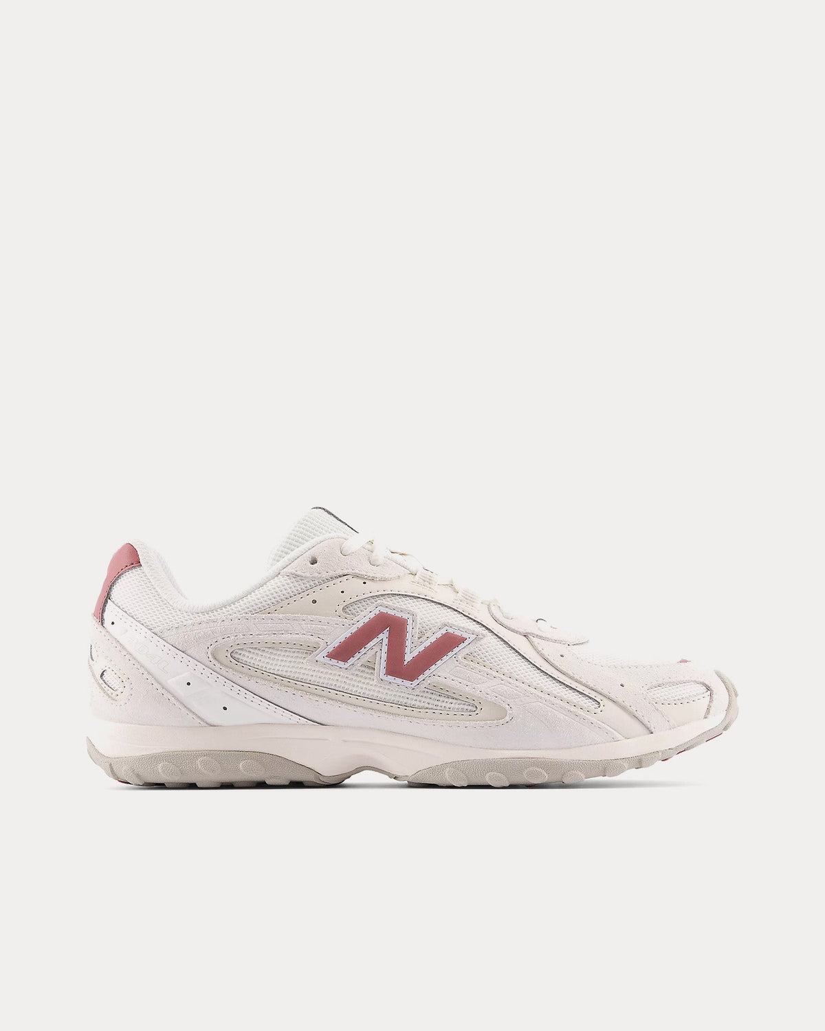 204L Sea Salt / Red Rock Low Top Sneakers