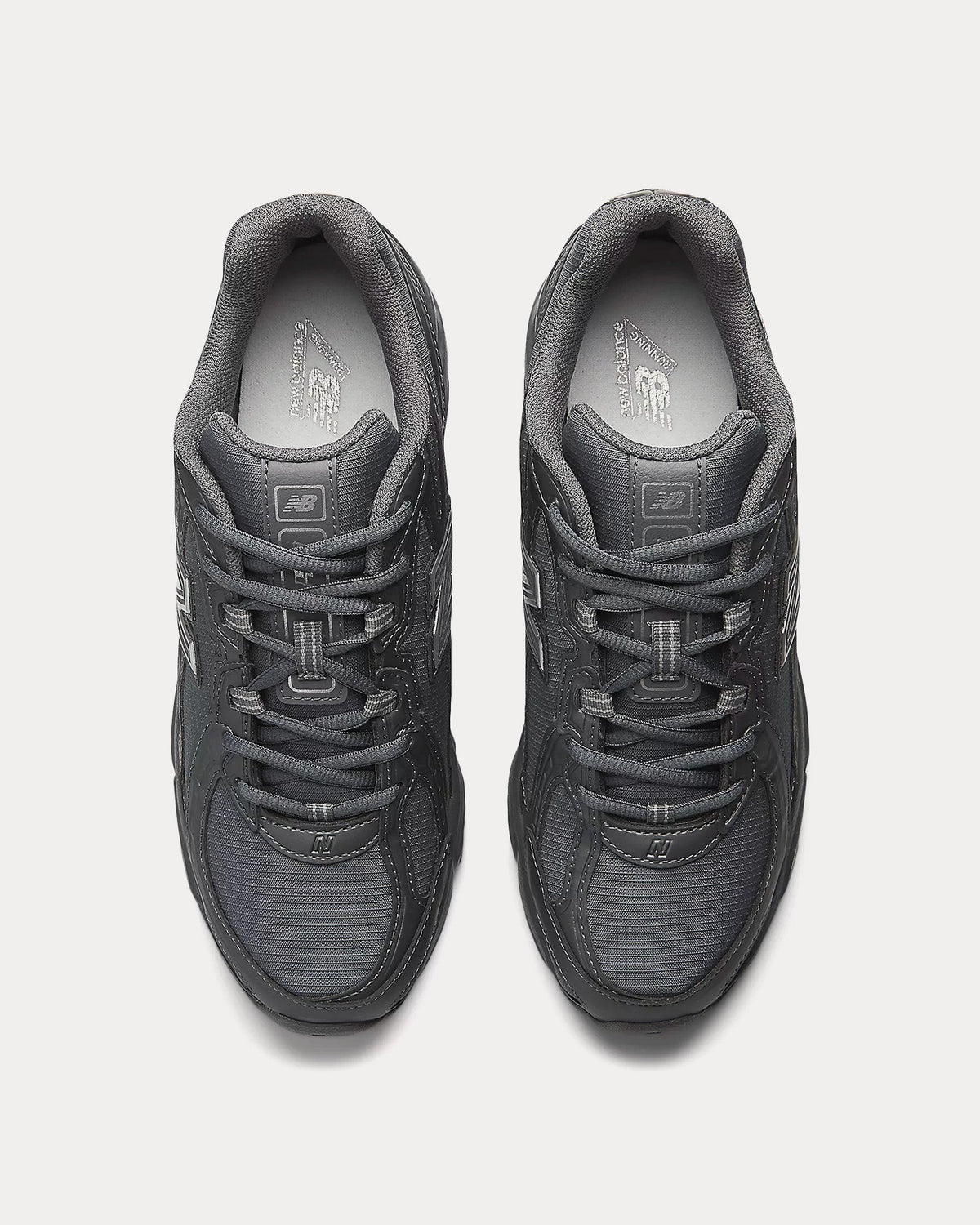 740 Castlerock / Silver Metallic Low Top Sneakers