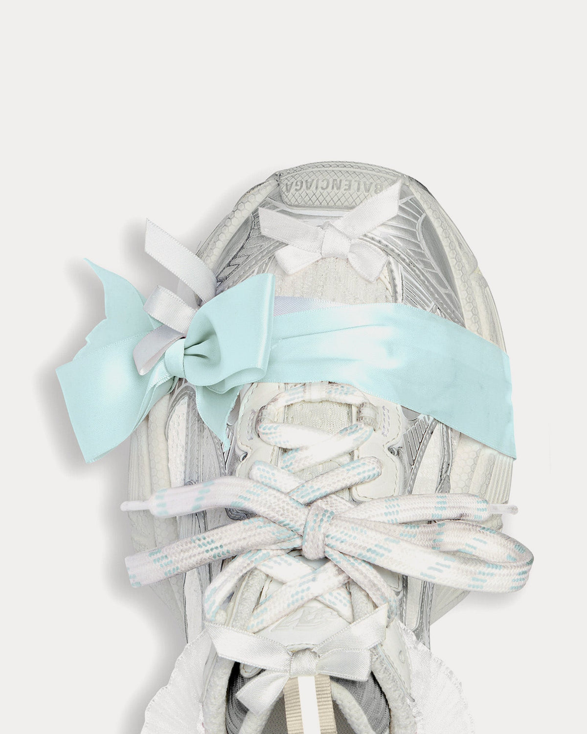 3XL Lace Taupe / White / Light Blue Low Top Sneakers