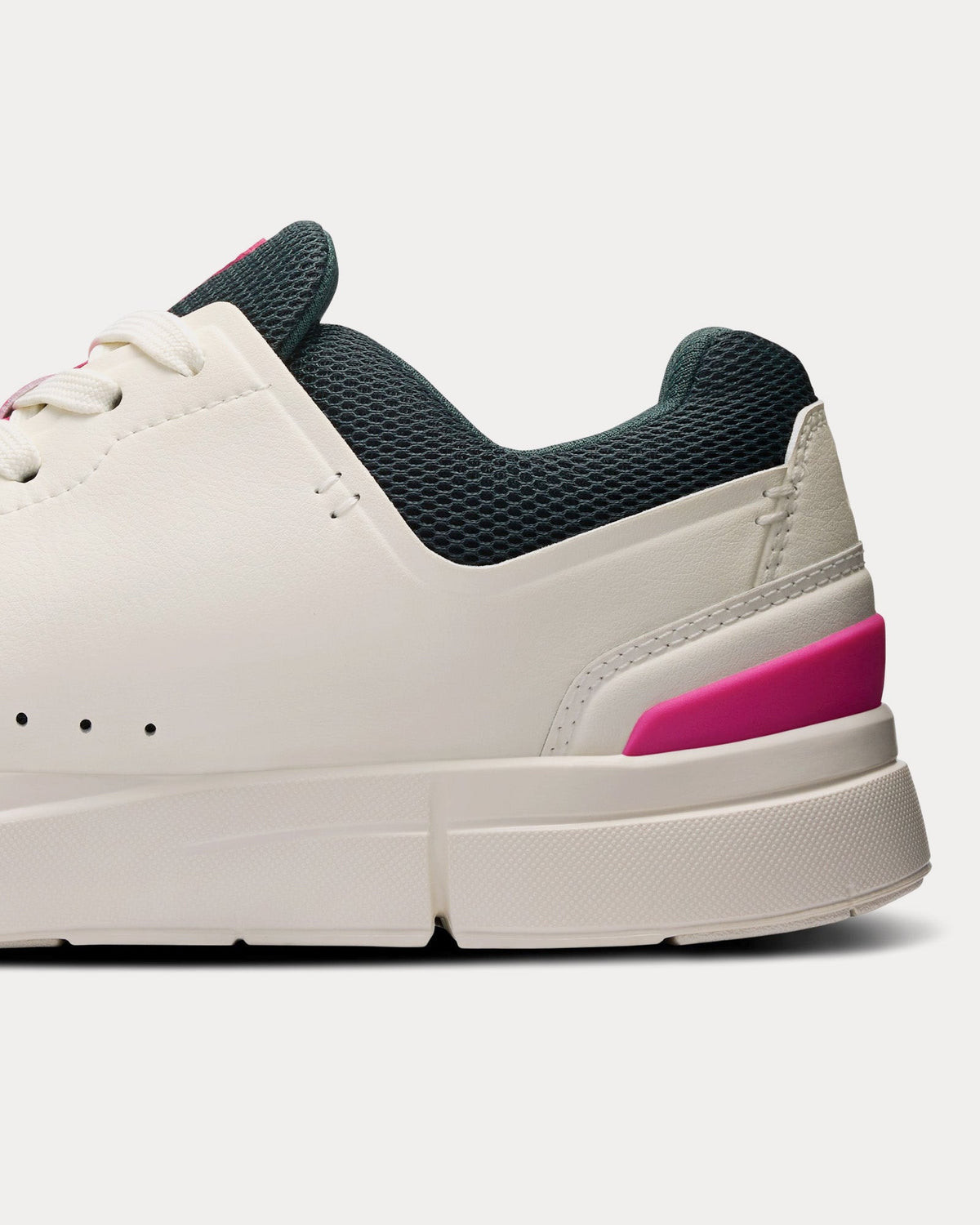 The Roger Advantage Ivory / Pink Low Top Sneakers