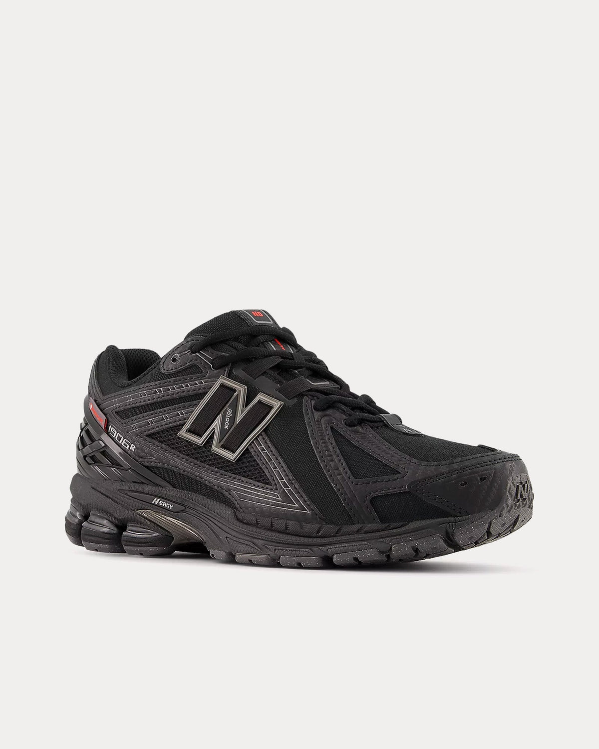 1906r Black / Silver Metallic Low Top Sneakers
