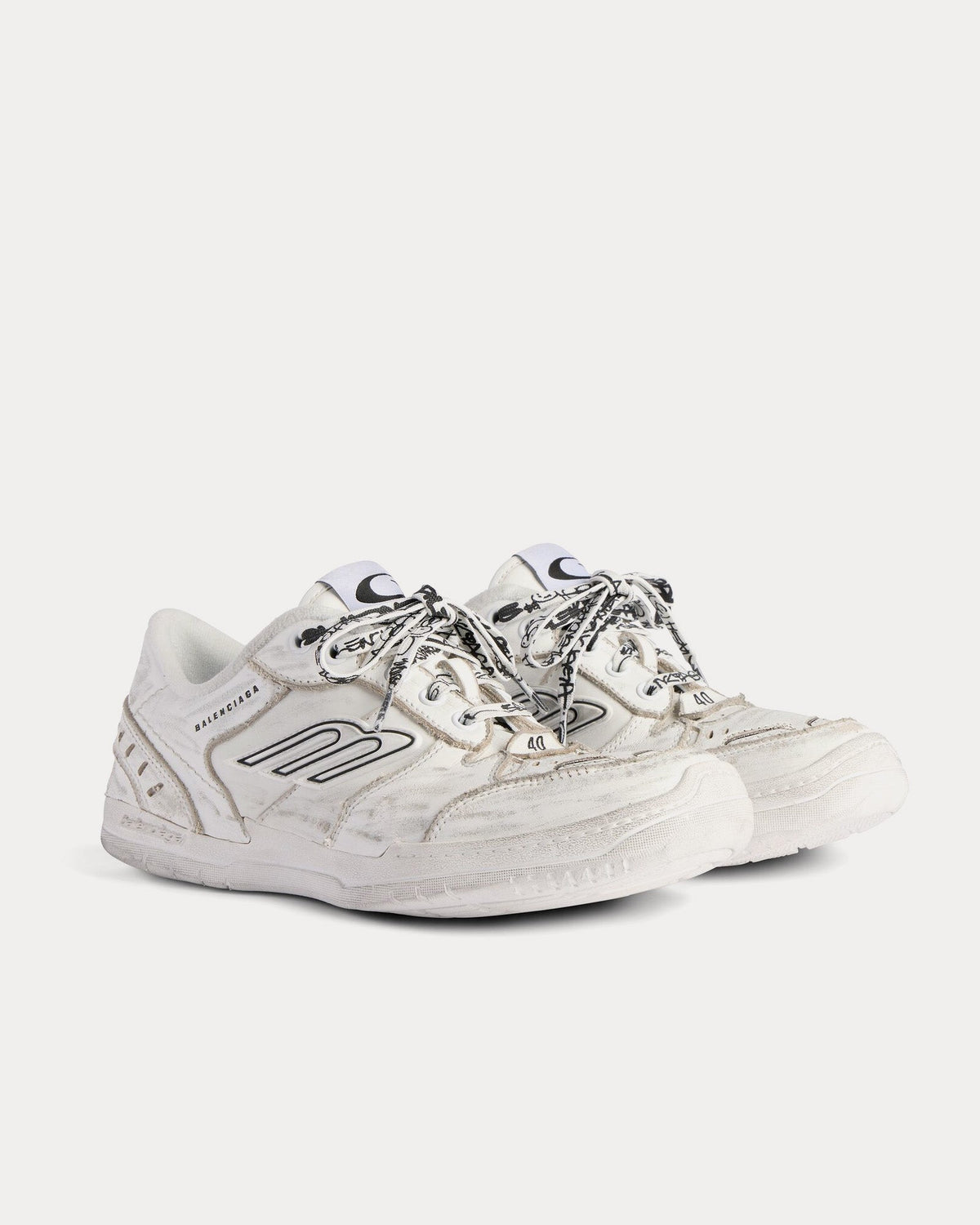 Hamptons Worn-Out White Low Top Sneakers