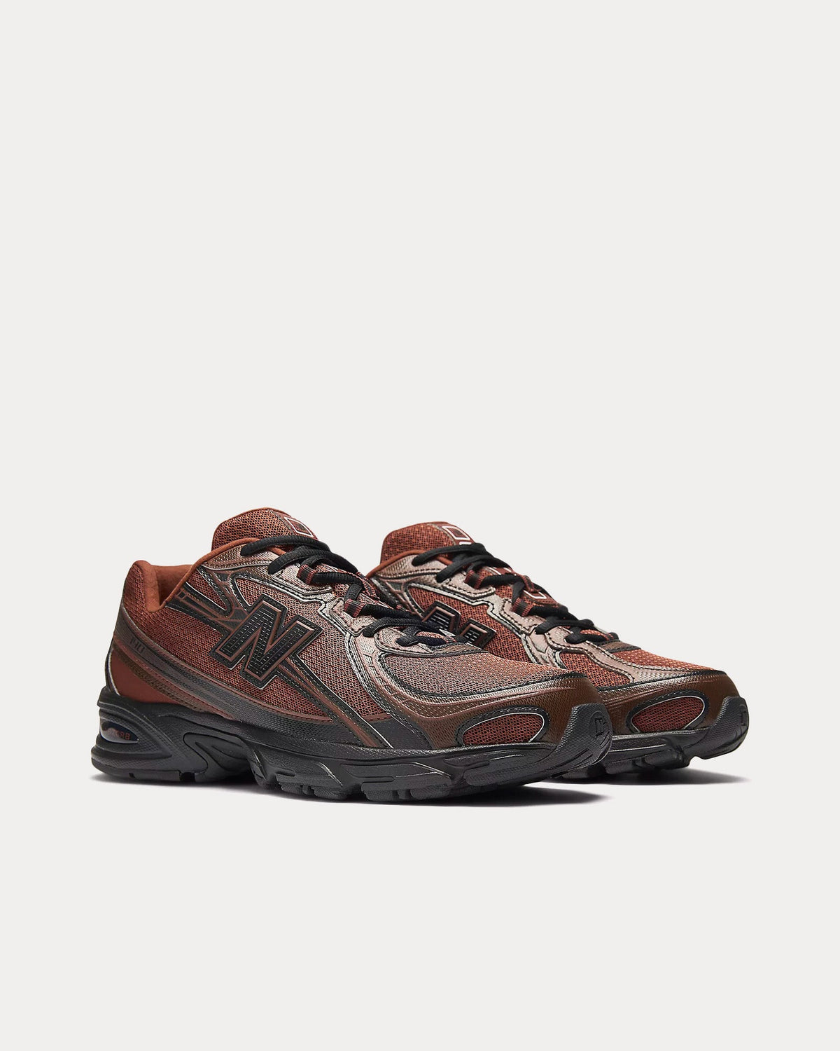 740 Relic Brown / Pumpernickel Low Top Sneakers
