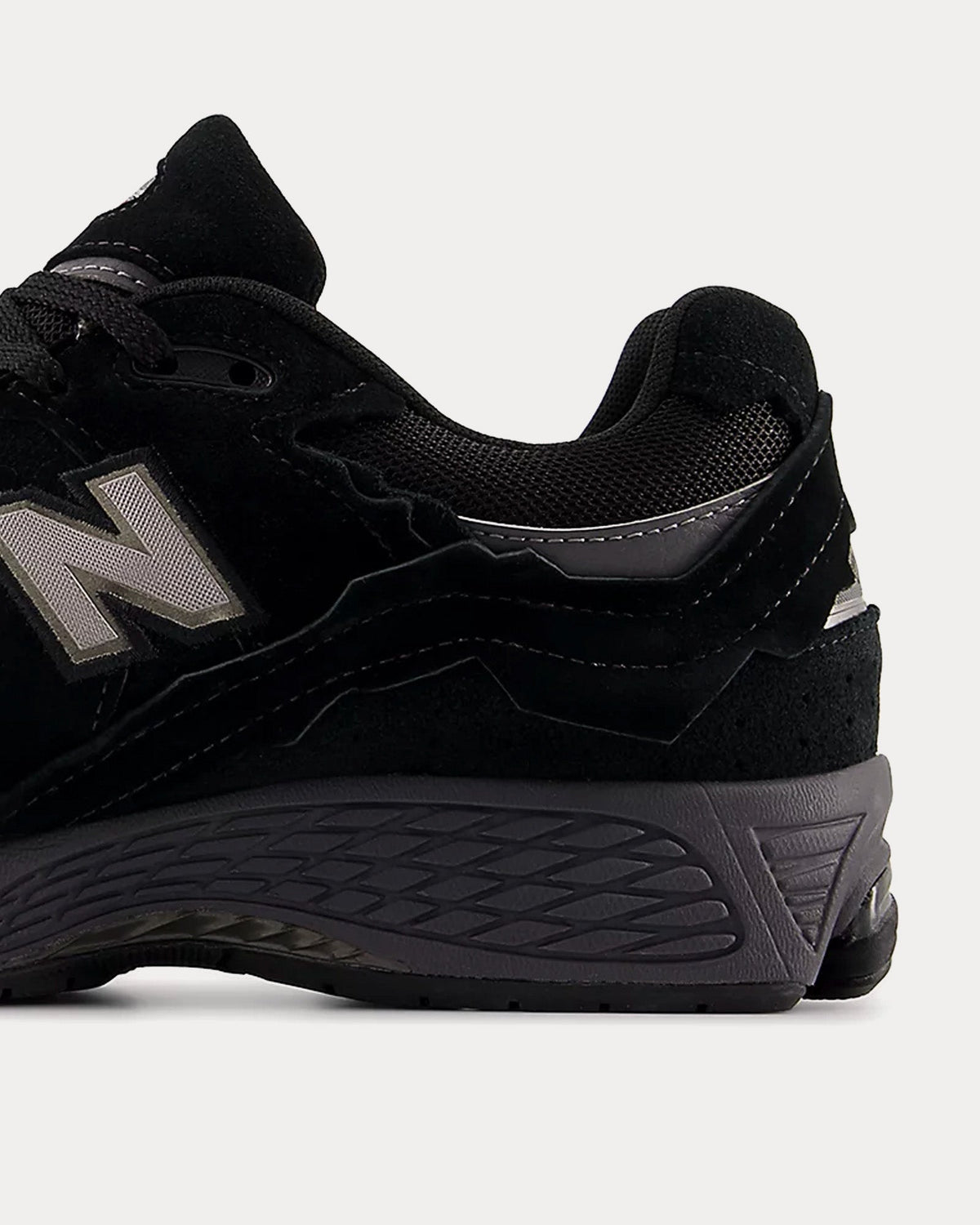 2002r Gore-Tex Black / Magnet Low Top Sneakers